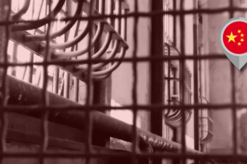 Хэбэй провинциясындагы аялдар түрмөсү. Фалуньгун практикалоочуларына карата колдонулган «мээни чайкоо» ыкмаларынын үч баскычы